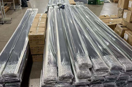 Como embalar corretamente escovas de tira longa para transporte seguro.