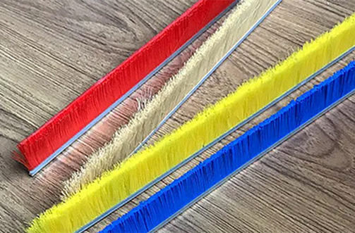 Quais são as diferenças entre escovas de nylon e de polipropileno?